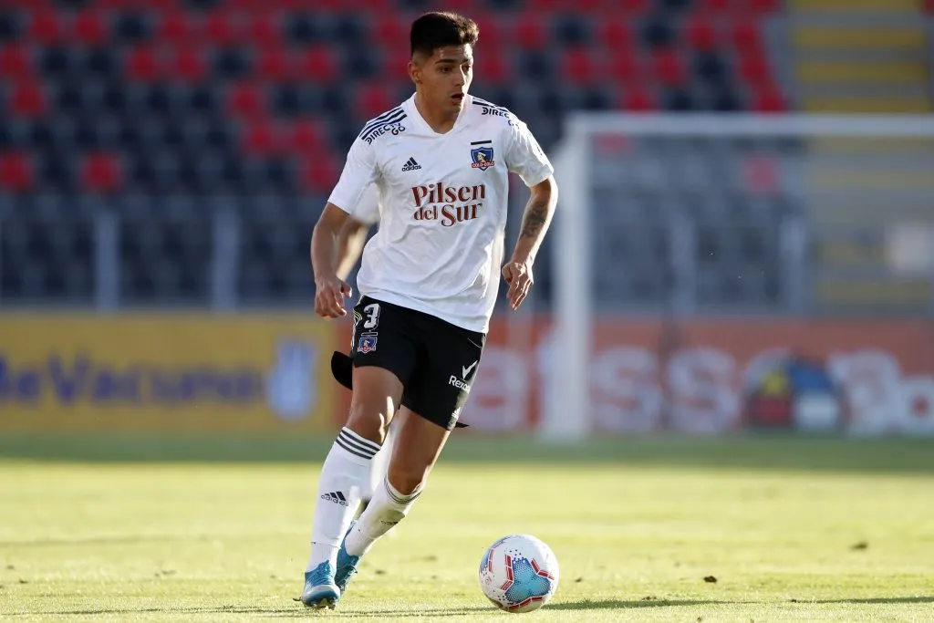 Williams Alarcon no tuvo opciones de jugar en Colo Colo con Gustavo Quinteros. (Foto: Andres Pina/Photosport)
