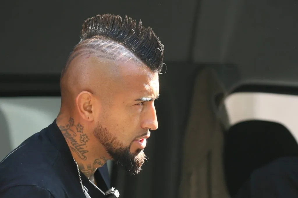 Arturo Vidal abrió un local de hamburguesas en la calle Morandé. (Dragomir Yankovic/Aton Chile).