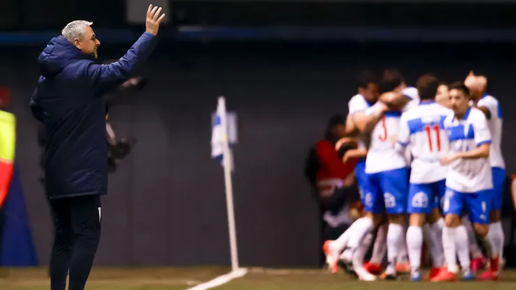 La UC de Tiago Nunes viene de golear a Everton.