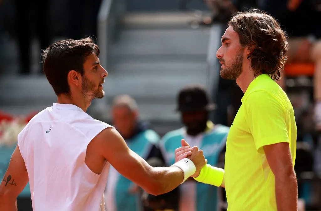 Stefanos Tsitsipas perdió ante Lorenzo Musetti. (Photo by Clive Brunskill/Getty Images)
