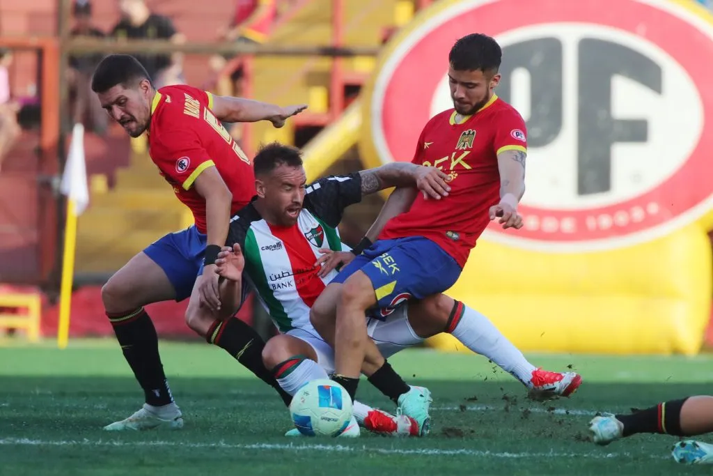 Nicolás Díaz se erigió como titular en Unión Española a los días de su llegada. (Jonnathan Oyarzun/Photosport).