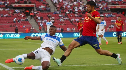 Este zurdo llegó y a los tres días estaba jugando de titular.