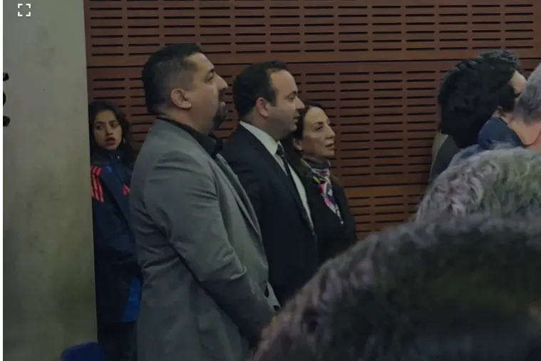 Aldo Marín presente en la junta de accionistas, acompañado del director José Ramón Correa y la vicepresidenta Cecilia Pérez. Foto: Emisora Bullanguera.