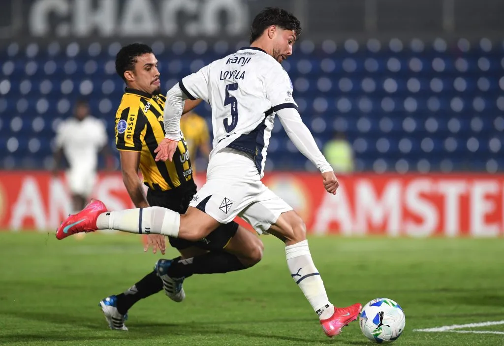 Felipe Loyola ante Guaraní de Paraguay en la Copa Sudamericana. (Christian Alvarenga/Getty Images).