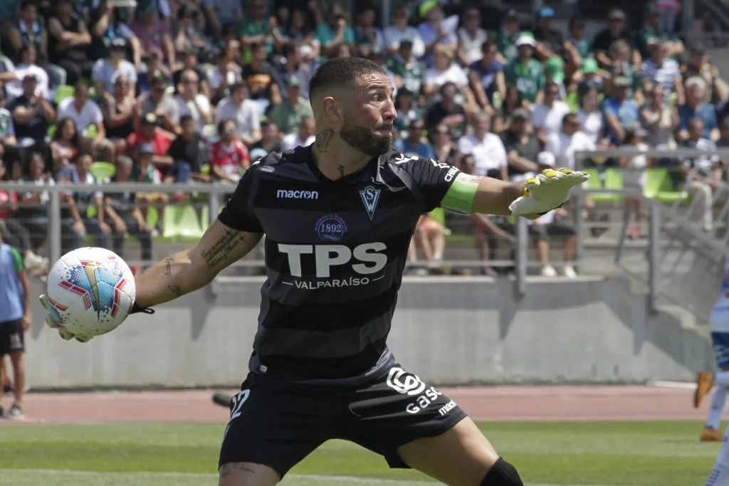Mauricio Viana pasó gran parte de su carrera en Wanderers. Imagen: Photosport