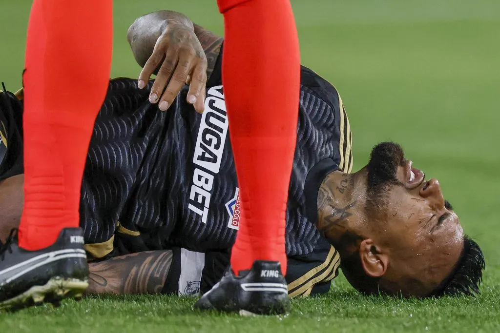 Arturo Vidal está aquejado por un dolor en dos dedos de la mano. (Andres Pina/Photosport).