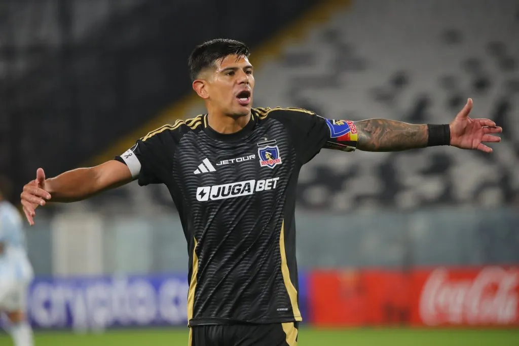 Esteban Pavez ante Racing Club. (Jonnathan Oyarzun/Photosport).