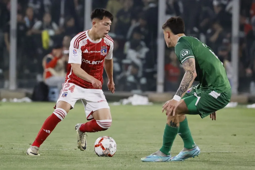 Leandro Hernández en acción ante Audax Italiano en el Campeonato Nacional 2024. (Dragomir Yankovic/Photosport).