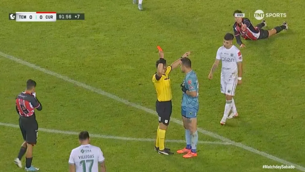 Gabriel Degenhardt no entendía la expulsión. (Captura TNT Sports).