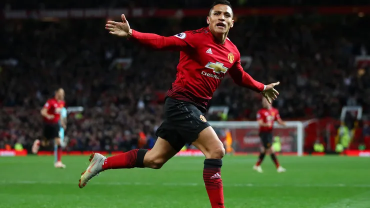 Alexis Sánchez jugando por Manchester United.