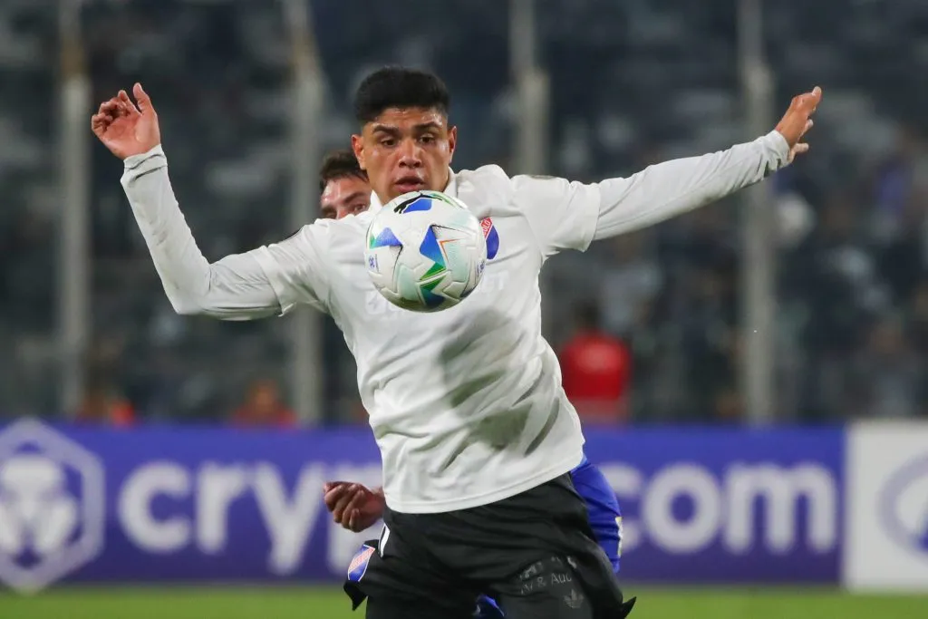 Claudio Aquino tiene contrato hasta 2026 con Colo Colo | Photosport