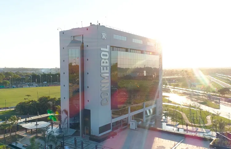 Colo Colo puede apelar hasta el jueves 8 de mayo al castigo que le impuso la Conmebol.