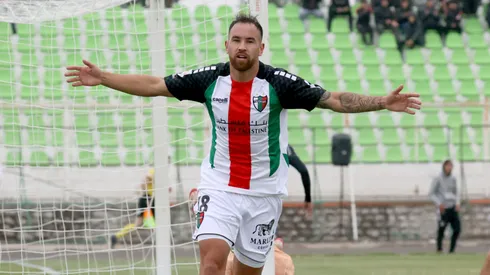 Junior Arias marcó uno de los goles en el empate 4-4 entre Palestino y Deportes Concepción.