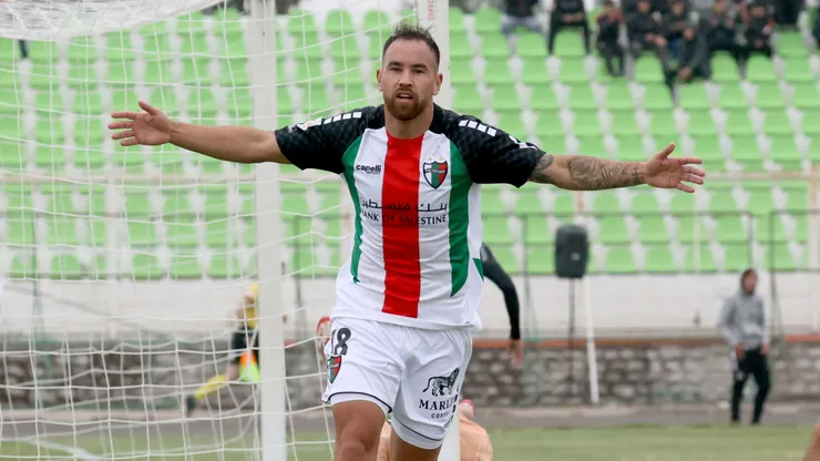 Junior Arias marcó uno de los goles en el empate 4-4 entre Palestino y Deportes Concepción.