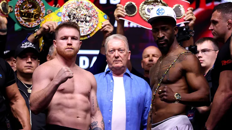 'Canelo' Álvarez y William Scull durante el pesaje previo a la velada.