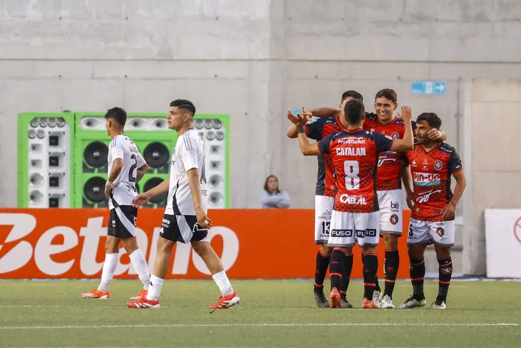 Limache celebró frente a Colo Colo en Quillota. Foto: Raul Zamora/Photosport