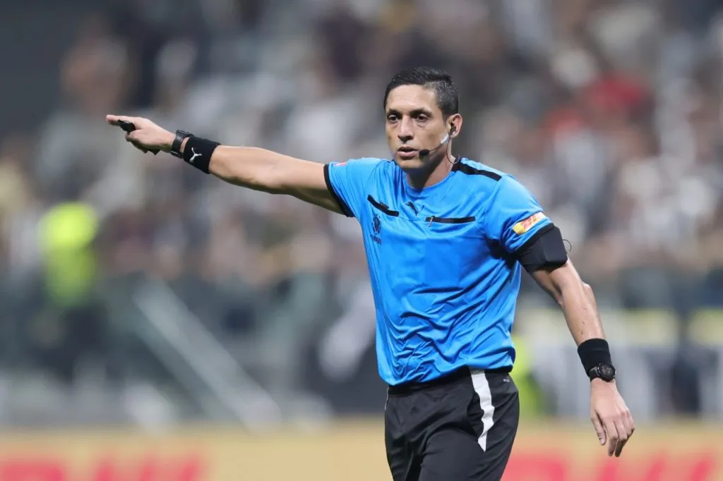 Jesús Valenzuela arbitrará a Colo Colo ante Fortaleza por Copa Libertadores (Getty Images)