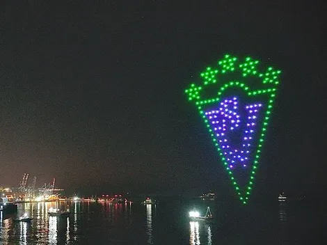 Show de drones sorprende con logo de Santiago Wanderers