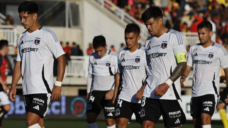 Los hinchas de Colo Colo llenan de críticas a Esteban Pavez.