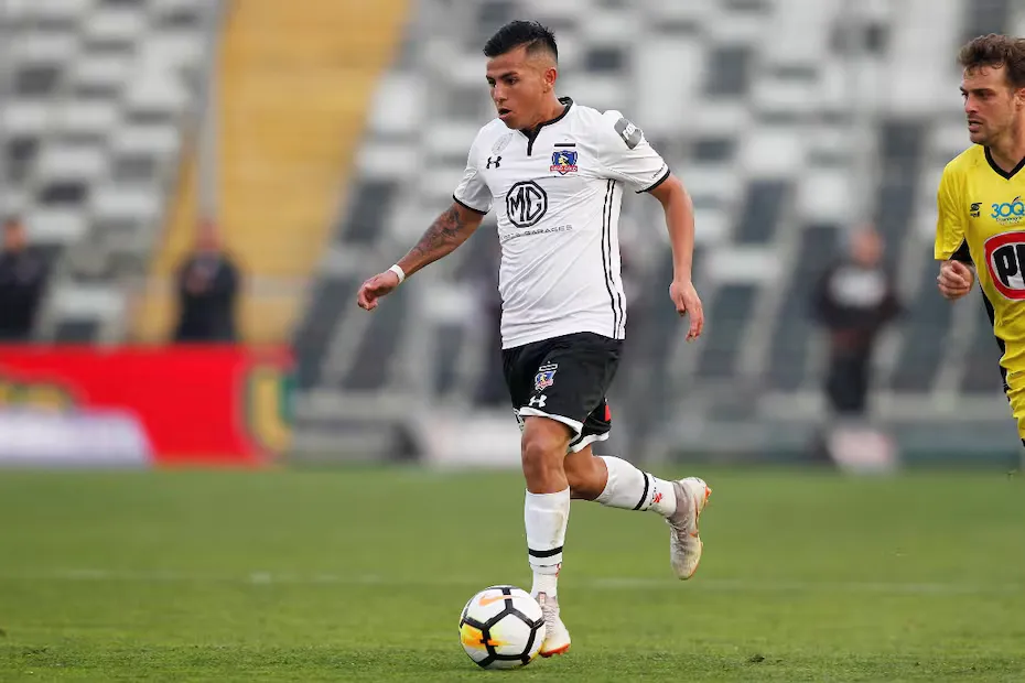 José Aguilera jugando en Colo Colo.