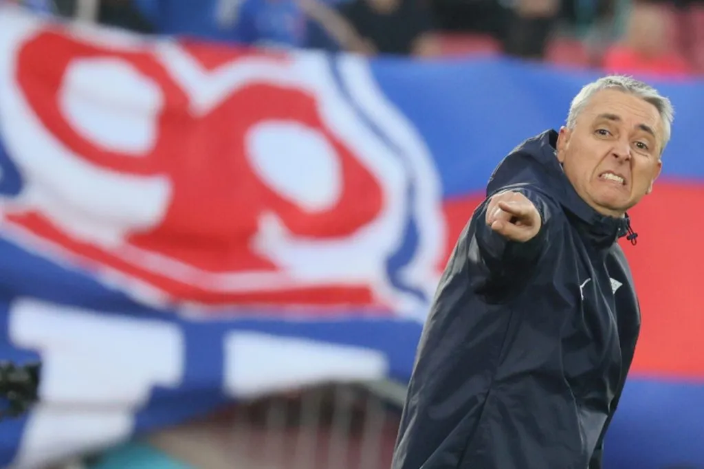 Tiago Nunes no quedó del todo disconforme con la actuación de la Católica ante U de Chile. (Dragomir Yankovic/Photosport).