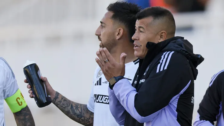 Jorge Almirón y Javier Correa, quien falló un penal ante Limache.