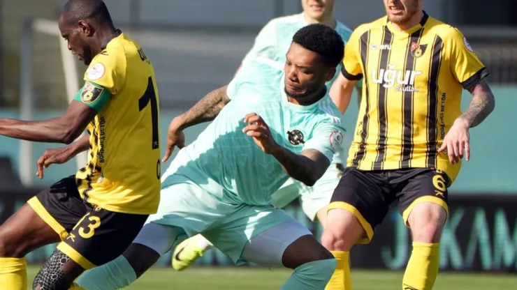 Junior Fernandes recibe un duro golpe en su regreso a Turquía.