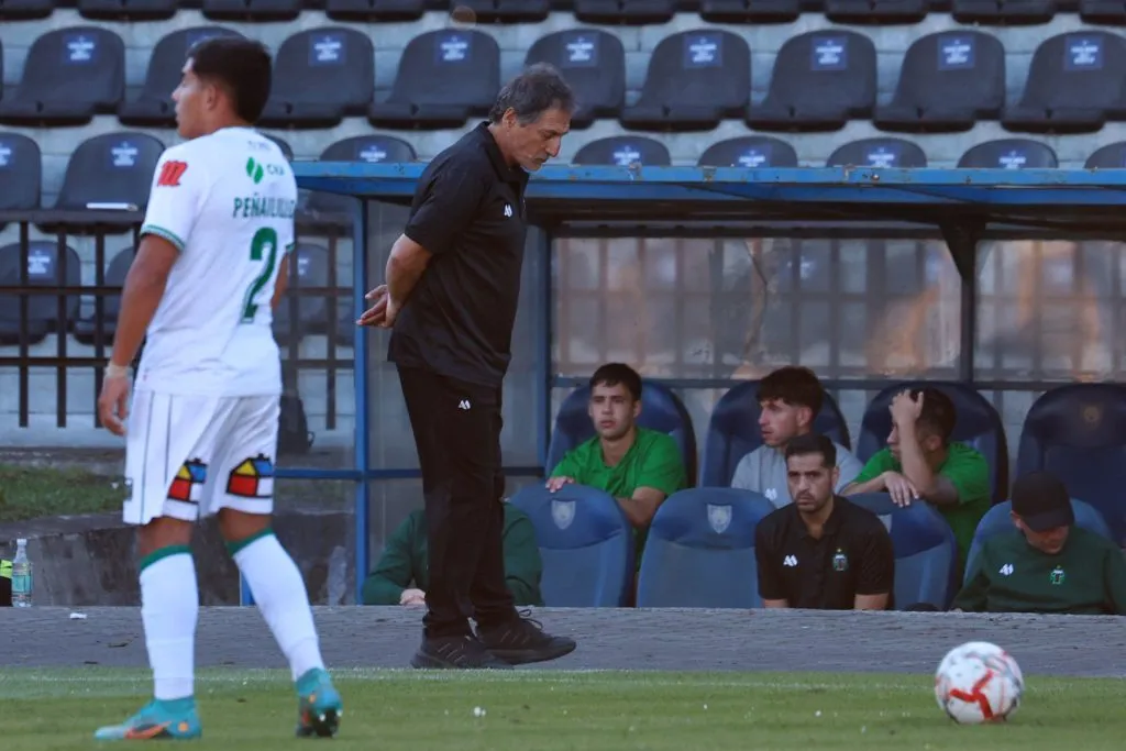 Mario Salas quedó en la cornisa. (Eduardo Fortes/Photosport