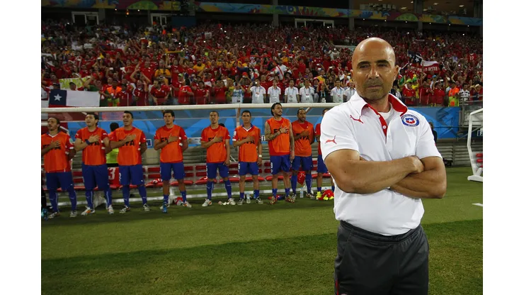 Futbol, Chile v Australia. Mundial de futbol Brasil 2014. El entrenador de la seleccion chilena Jorge Sampaoli mira a sus jugadores durante el partido del grupo B del mundial de futbol de Brasil 2014 contra Australia disputado en el estadio Arena Pantanal de Cuiaba, Brasil. 13/06/2014 Marcelo Hernandez/Photosport********* Football, Chile v Australia. 2014 FIFA World Cup Brazil. Chile's head coach Jorge Sampaoli looks during the 2014 FIFA World Cup Brazil Group B against Australia held at the Arena Pantanal stadium in Cuiaba, Brazil. 13/06/2014 Marcelo Hernandez/Photosport