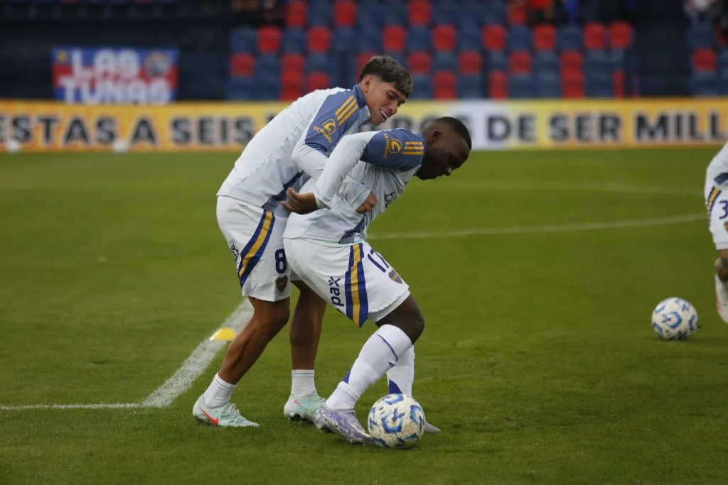 Carlos Palacios y Luis Advincula en la previa del duelo ante Tigre | Getty Images