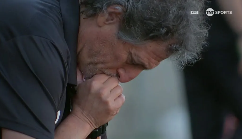 La imagen de Mario Salas en un momento del partido ante Copiapó. (Captura TNT Sports).