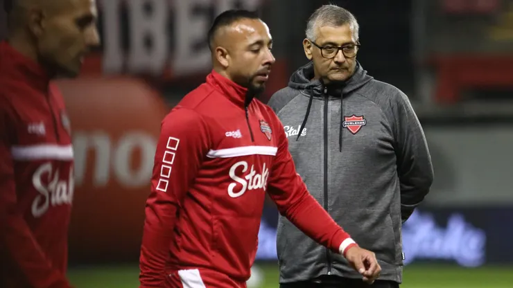 Ronald Fuentes y Bernardo Cerezo tuvieron un partido en el que pasó casi de todo.