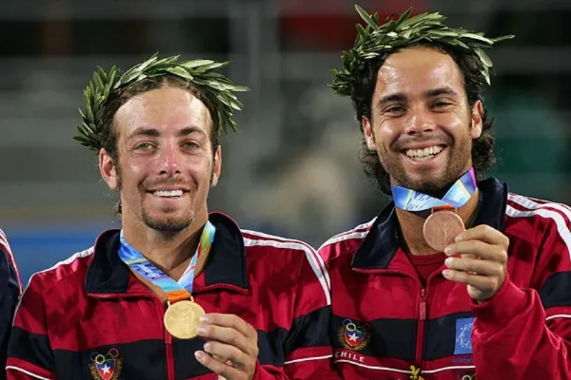 Feña González con la medalla de bronce en Atenas 2004