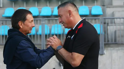Jaime García y el saludo con Fernando Díaz antes del claro triunfo de Iquique ante Huachipato.