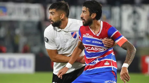 Colo Colo juega en Brasil con el objetivo de conseguir un triunfo que lo meta en zona de clasificación.