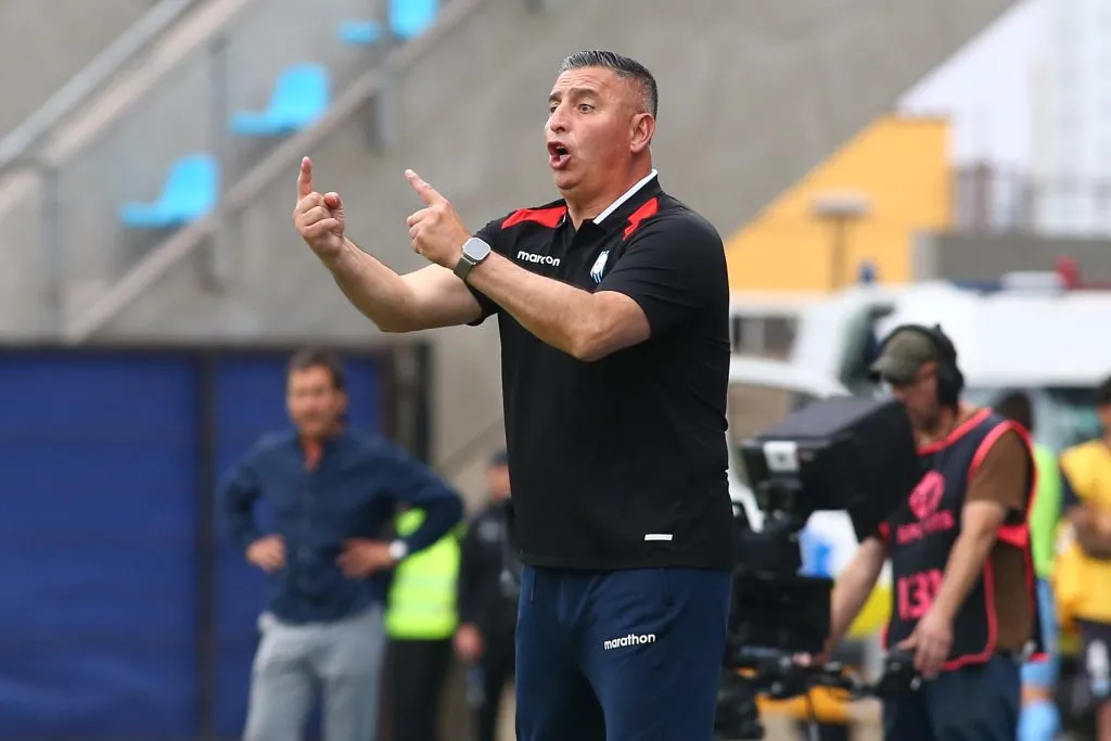 Jaime García y Huachipato no le encontraron la vuelta al planteo de Deportes Iquique. (Alex Diaz/Photosport).