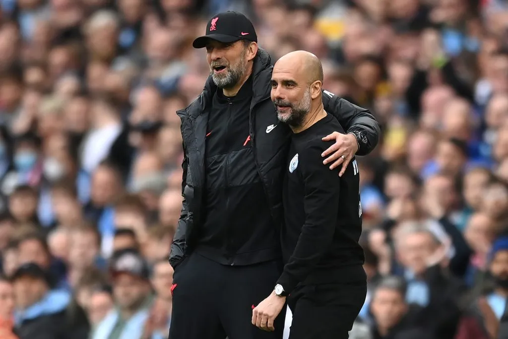 Pep Guardiola y Jurgen Klopp compartiendo en su paso por el fútbol inglés. Foto: Michael Regan/Getty Images