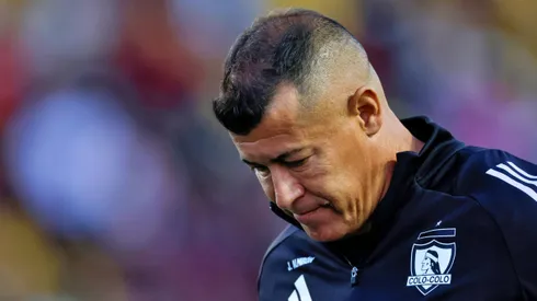 Almirón sabe que su tiempo en Colo Colo tiene fecha de vencimiento.