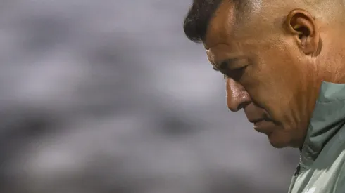 Así salió Almirón del partido ante Racing.