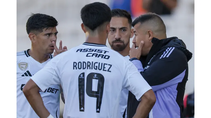 Almirón le busca otro partner a Javier Correa en Colo Colo