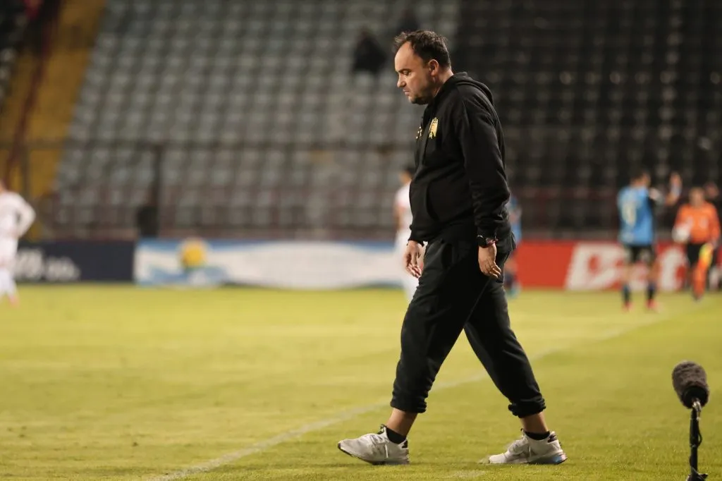 Futbol, Huachipato vs Union Espanola.
Fecha 9, campeonato nacional 2025.
El entrenador de Union Espanola, Jose Luis Sierra, durante el partido de primera division contra Huachipato realizado en el estadio Cap de Talcahuano, Chile.
27/04/2025
Jaime Salazar/Photosport

Football, Huachipato vs Union Espanola.
9th round, 2025 national championship.
Union Espanola’s coach Jose Luis Sierra during the first division match against Huachipato at the Cap stadium in Talcahuano, Chile.
27/04/2025
Jaime Salazar/Photosport