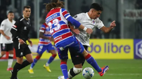 Futbol, Colo Colo vs Fortaleza. Fase de grupos, Copa Libertadores 2025. El jugador de Colo Colo Salomon Rodriguez, derecha, disputa el balon contra David Luiz de Fortaleza durante el partido de copa libertadores por el grupo E disputado en el estadio Monumental en Santiago, Chile. 10/04/2024 Jonnathan Oyarzun/Photosport Football, Colo Colo vs Fortaleza. Group stage, Copa Libertadores 2025. Colo Colo’s player Salomon Rodriguez, right, vies for the ball against David Luiz of Fortaleza during the copa libertadores match for group E at the Monumental stadium in Santiago, Chile. 10/04/2024 Jonnathan Oyarzun/Photosport