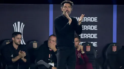 Eduardo Domínguez, DT de Estudiantes, se juega el puesto ante la U.