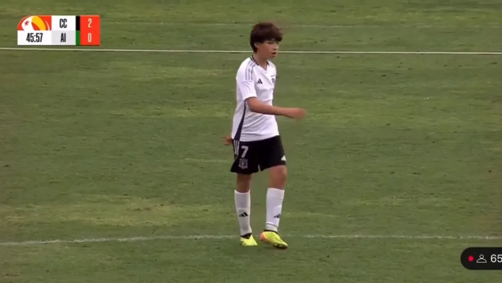 Santiago Neira portando la camiseta número siete en la Sub 11 de Colo Colo. Foto: Captura Colo Colo TV.