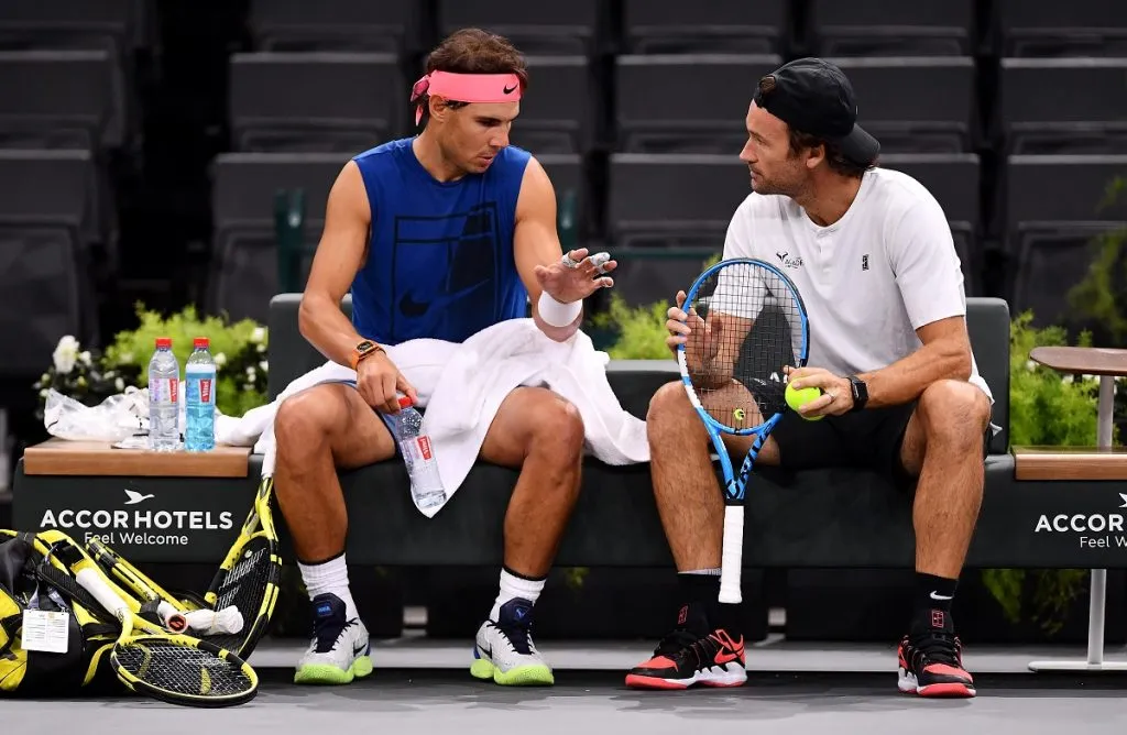 Rafael Nadal y Carlos Moyá durante las prácticas del Paris Masters 2018 (Getty Images).
