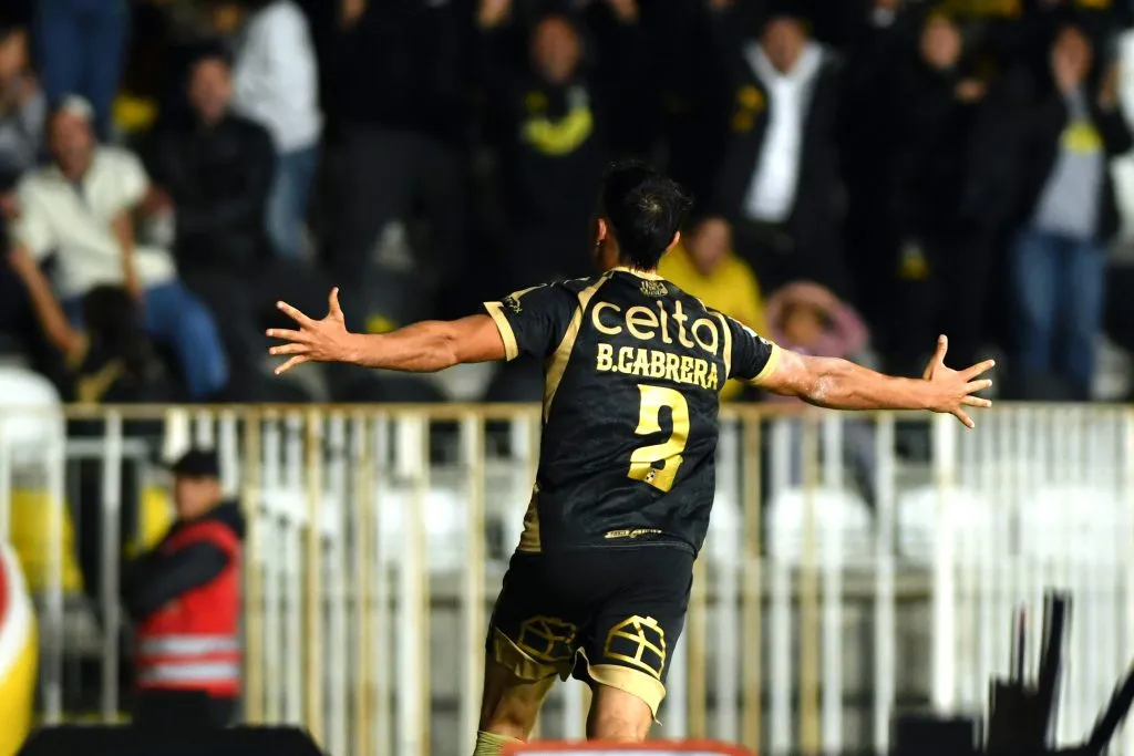 Así celebró Bruno Cabrera ante O’Higgins. (Alejandro Pizarro Ubilla/Photosport).