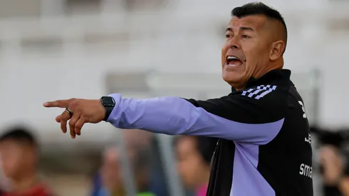 Jorge Almirón hace cambio de última hora en formación de Colo Colo.