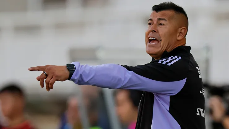 Jorge Almirón hace cambio de última hora en formación de Colo Colo.