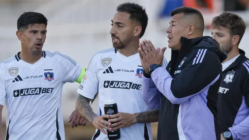 Jorge Almirón toma decisiones en Colo Colo.
