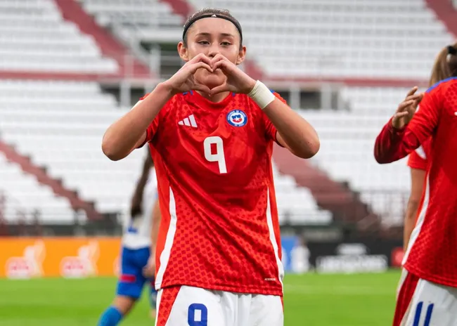 Cata Muñoz y su gol con La Roja. (Foto: Santiago Álvarez/FFCh)